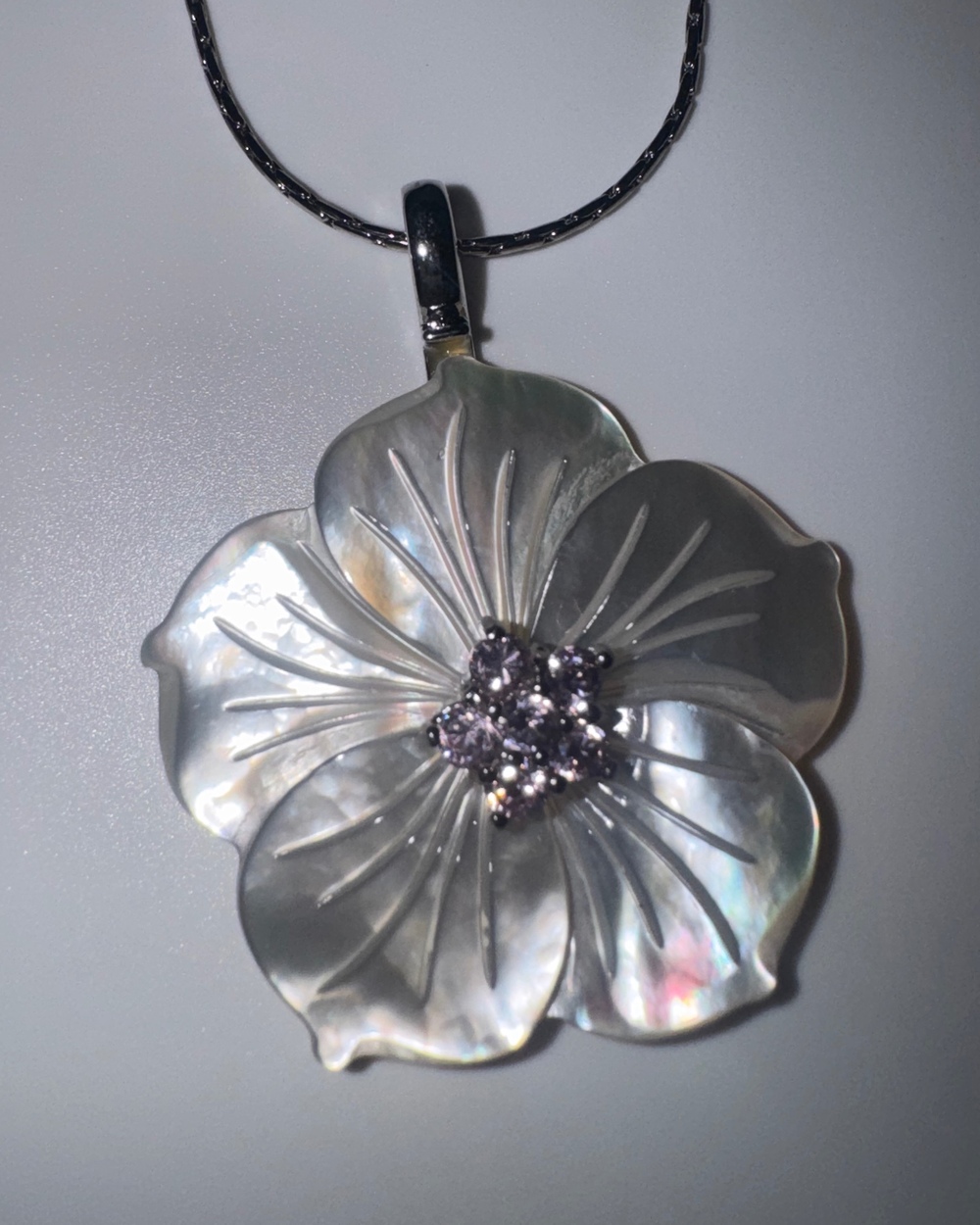 Vintage Cookie Lee Island Blossom Carved Mother of Pearl Flower Pendant Necklace